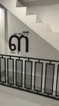 ekanek hostel bangkok adults only