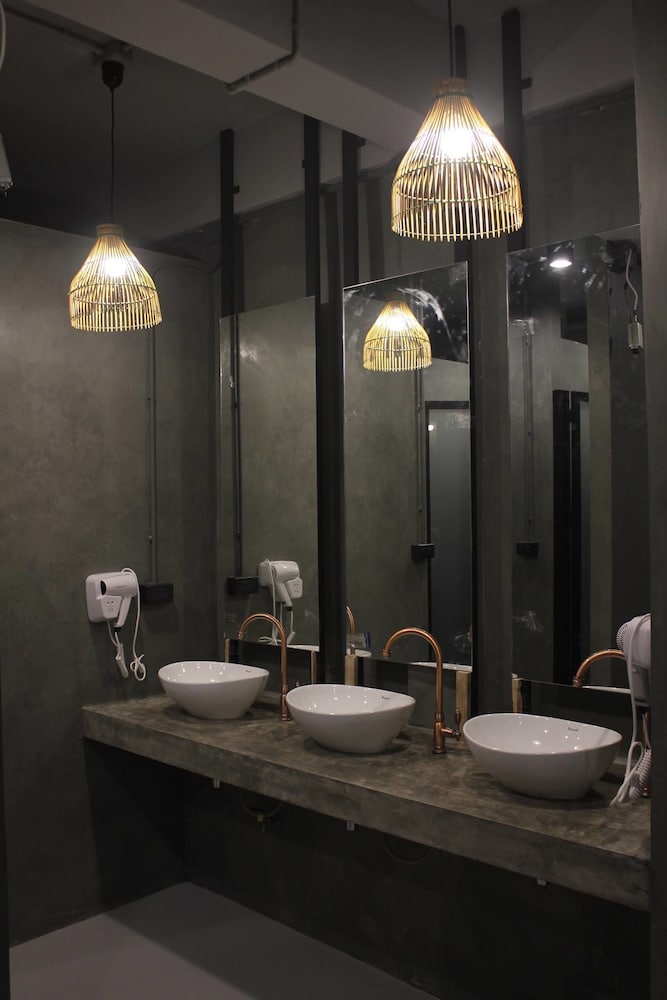 ekanek hostel bangkok adults only
