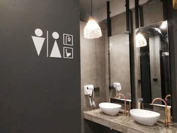 ekanek hostel bangkok adults only