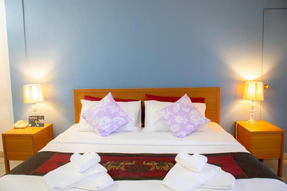 cabbages and condoms inn baan doo