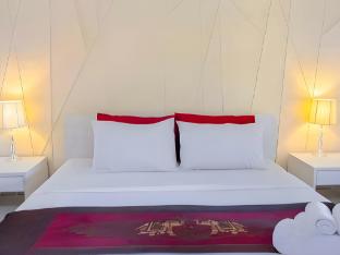 cabbages and condoms inn baan doo