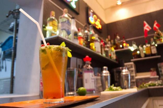 vip chain resort pool villa