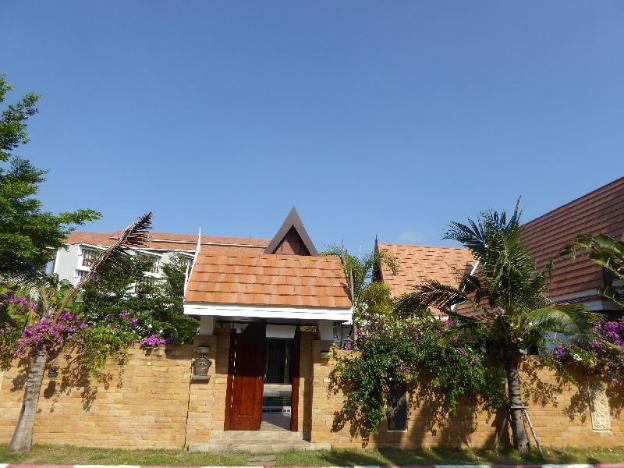 vip chain resort pool villa