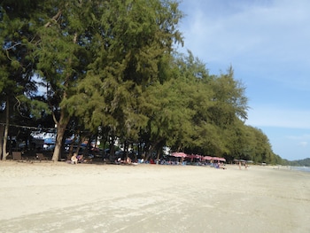 vip chain resort pool villa