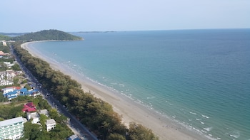 vip chain resort pool villa