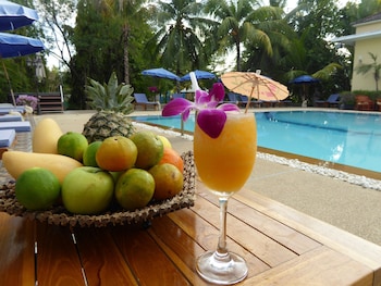 vip chain resort pool villa