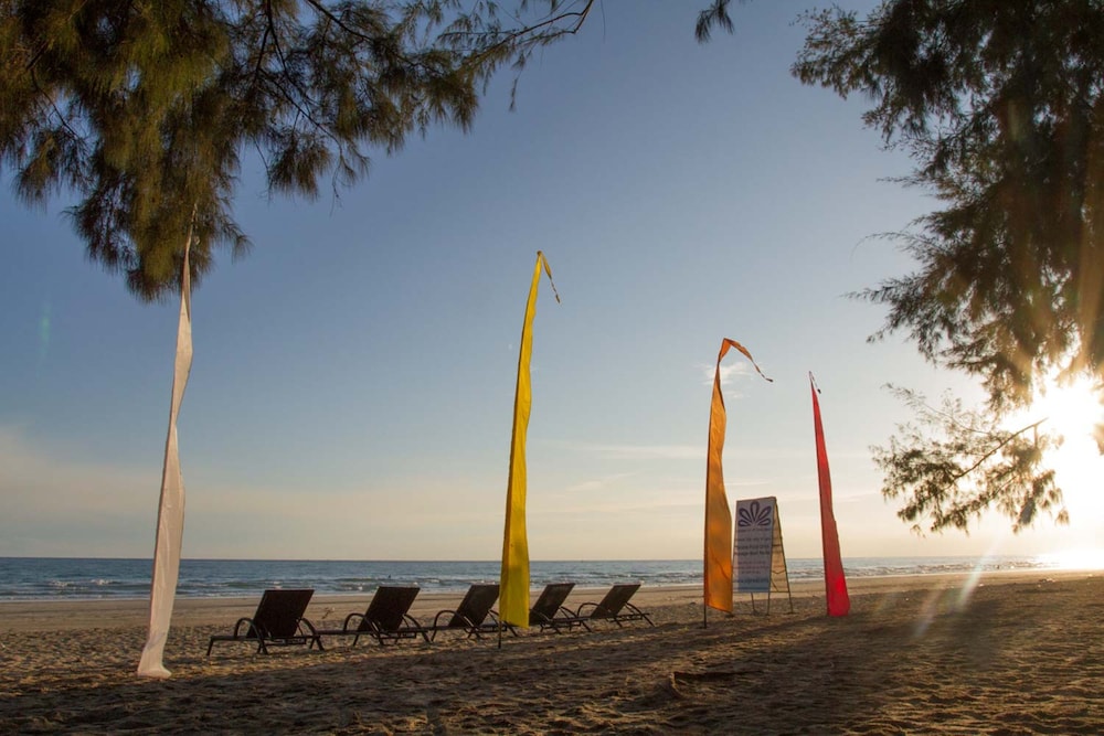 vip chain resort pool villa