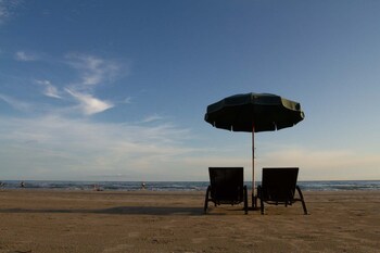 vip chain resort pool villa