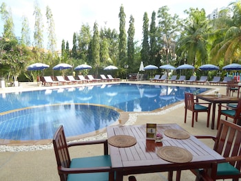 vip chain resort pool villa