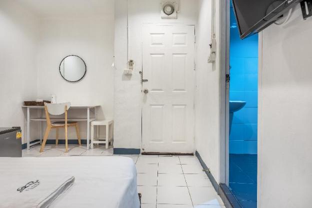 sloth hostel don mueang