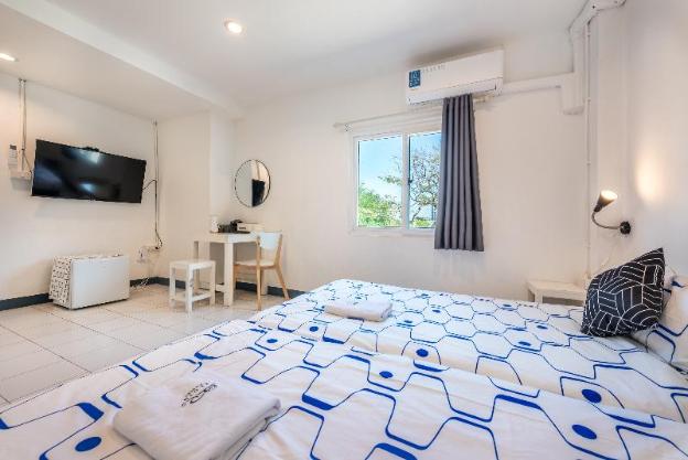 sloth hostel don mueang