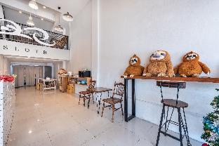 sloth hostel don mueang