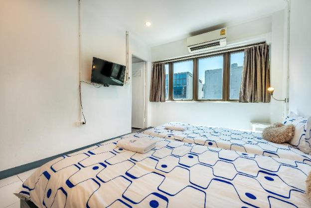 sloth hostel don mueang