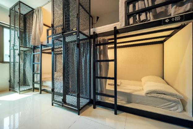 sloth hostel don mueang