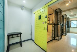 sloth hostel don mueang
