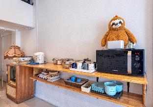 sloth hostel don mueang