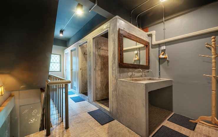 sloth hostel don mueang