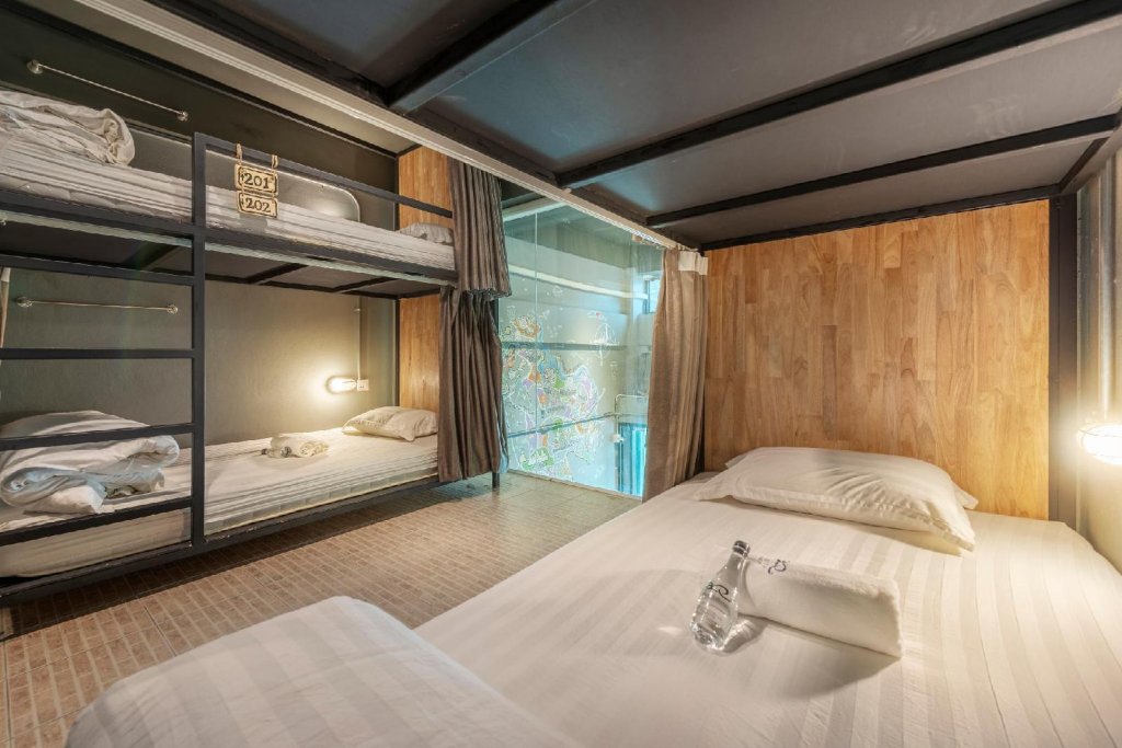 sloth hostel don mueang