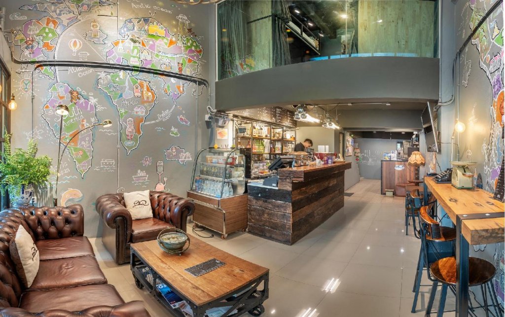 sloth hostel don mueang
