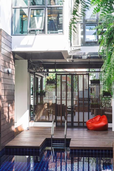 33 poshtel adults only