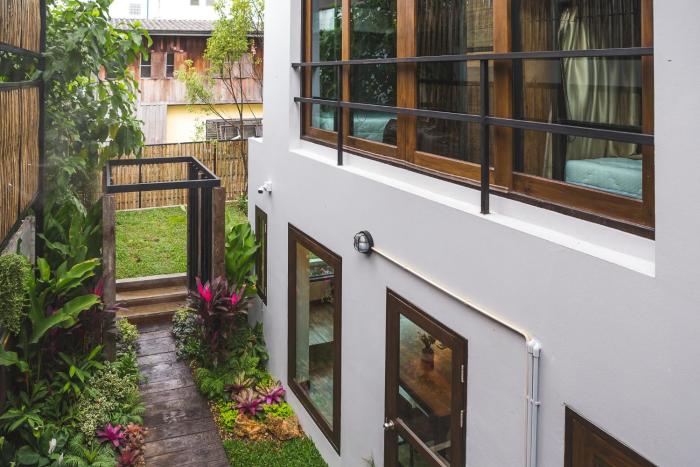 33 poshtel adults only