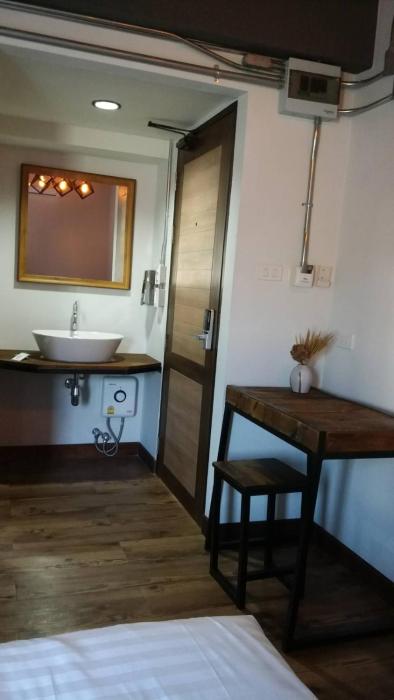 33 poshtel adults only