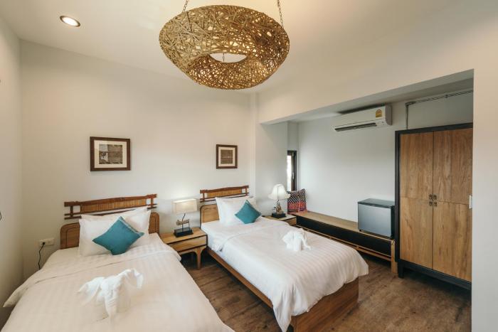 33 poshtel adults only