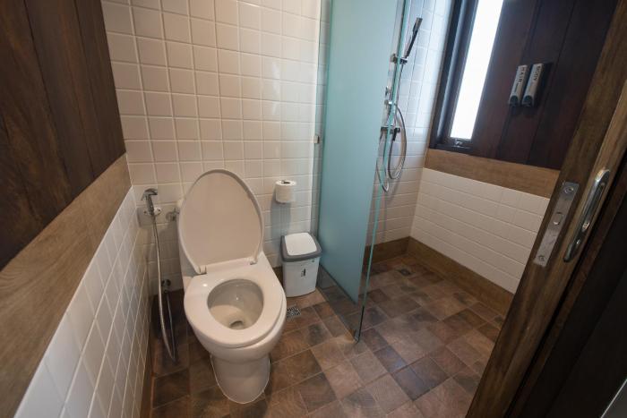 33 poshtel adults only