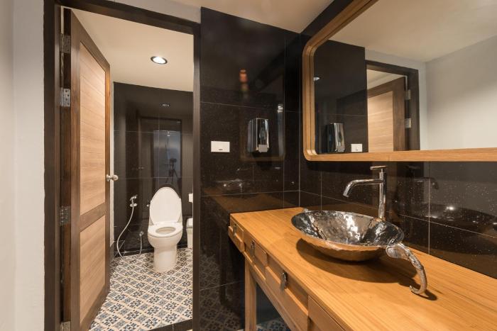 33 poshtel adults only