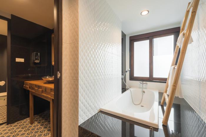 33 poshtel adults only