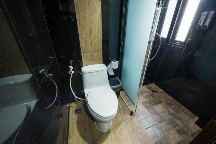 33 poshtel adults only