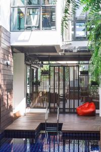 33 poshtel adults only