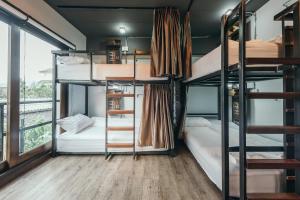 33 poshtel adults only