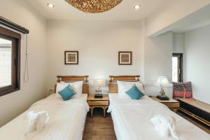 33 poshtel adults only