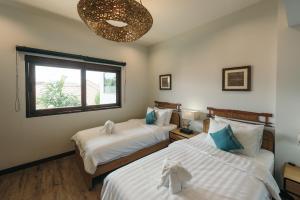 33 poshtel adults only