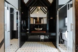 33 poshtel adults only