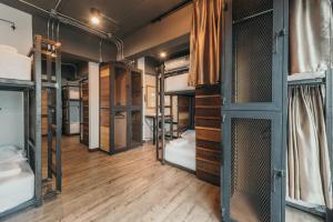 33 poshtel adults only