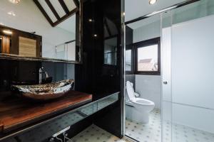 33 poshtel adults only