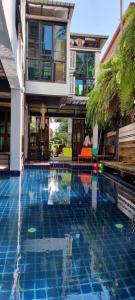 33 poshtel adults only