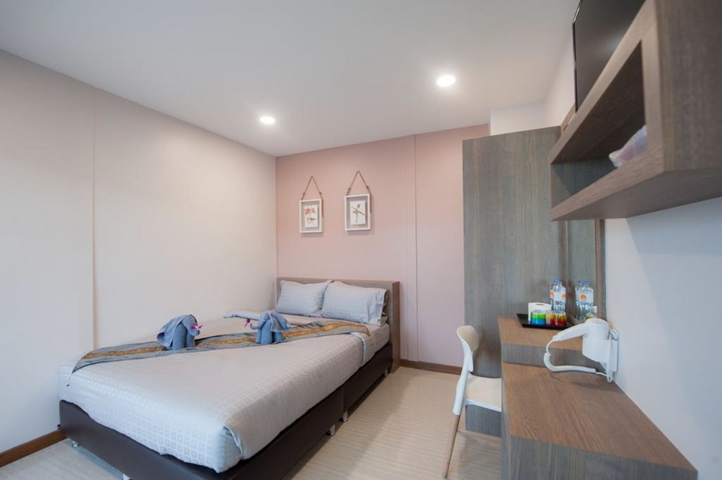 the moon night hotel