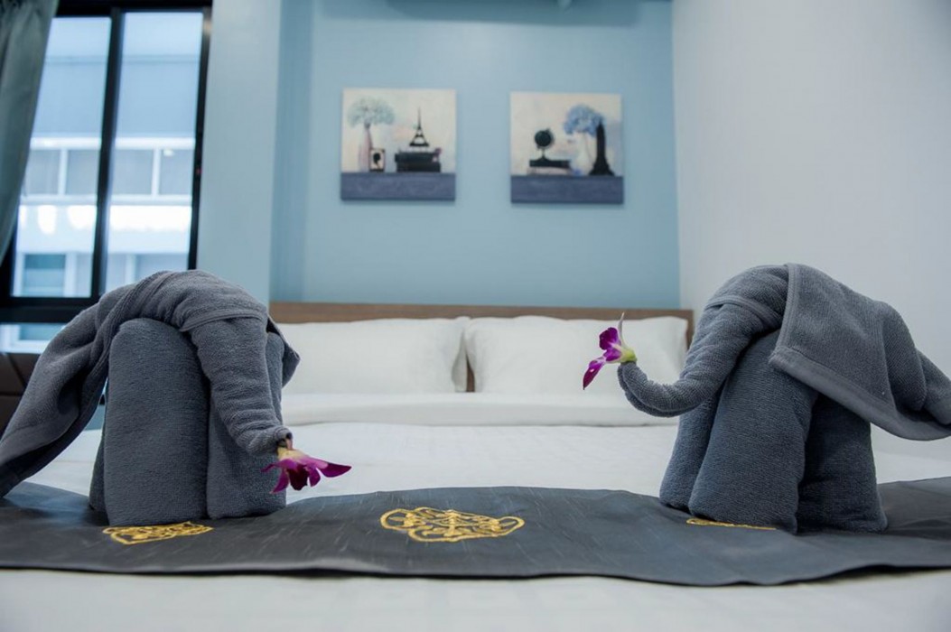 the moon night hotel