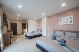 the moon night hotel