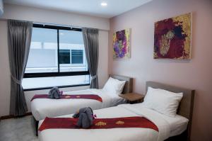 the moon night hotel