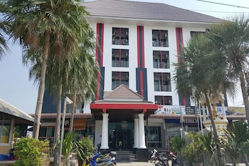 thanarom place