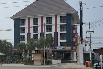 Thanarom Place,In Phan Thong,3 star