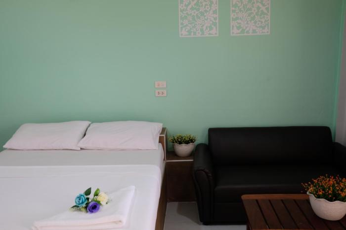 nk garden hotel suratthani airport