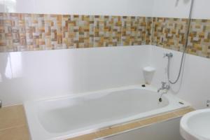 nk garden hotel suratthani airport