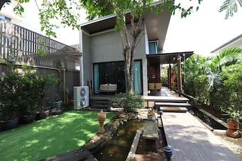 the white elephant home