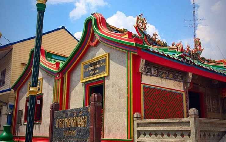 c2u hotel uthai thani adults only