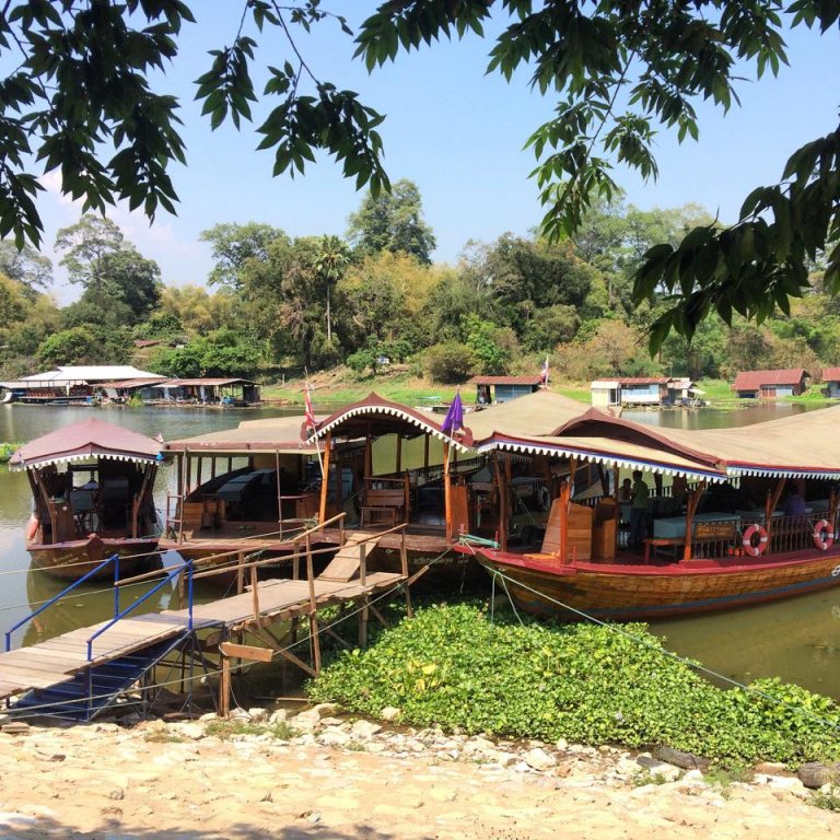 c2u hotel uthai thani adults only